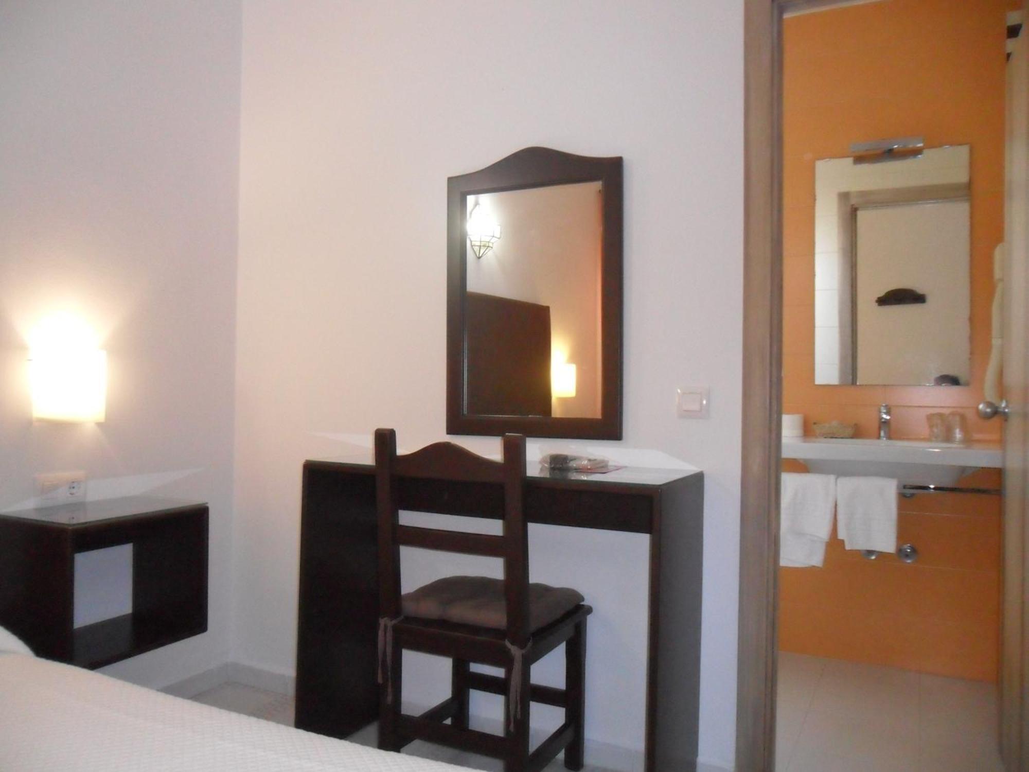 Hostal El Capi Zahora Ruang foto